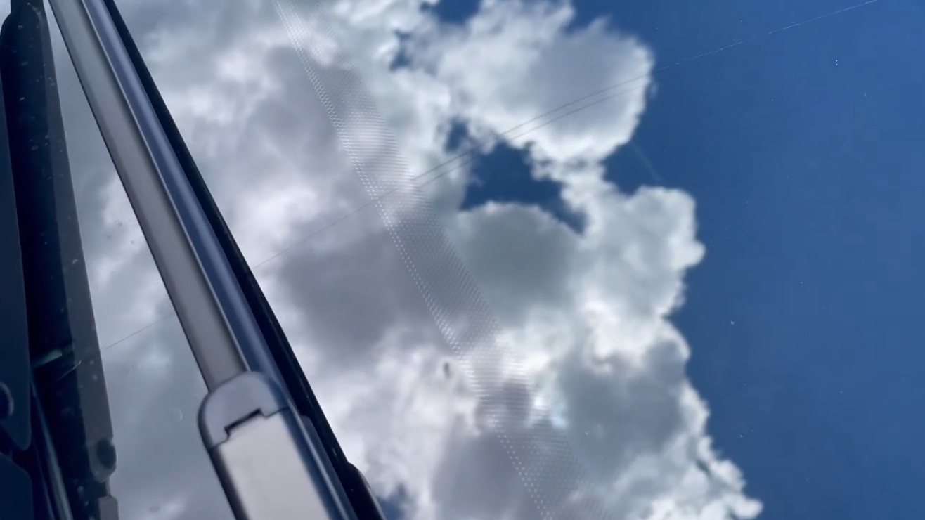 本人於2021/12月牽了 kuga 180旗艦 開了半年，................搞成這樣