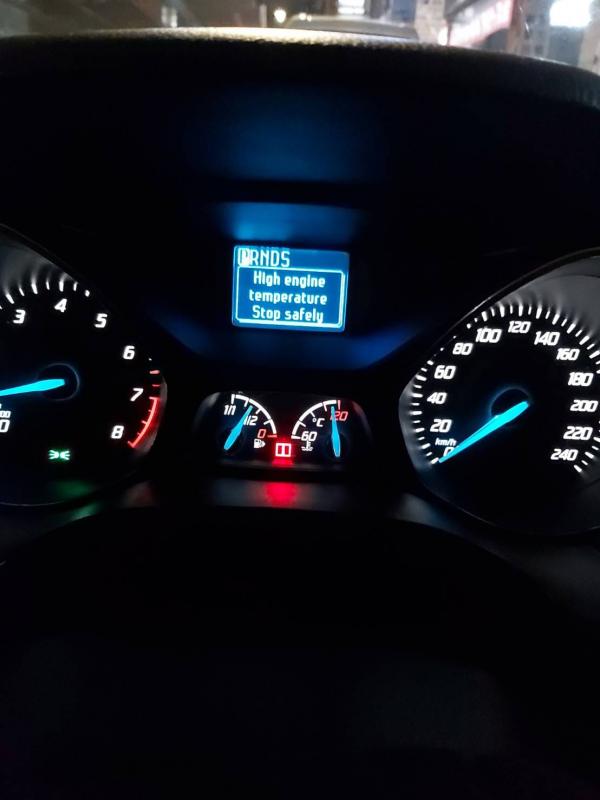 車子怠速等人，突然出現警示聲，才發現溫度過高